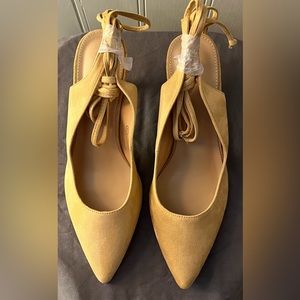 REDUCED PRICE Women’s Lace up Closed Toe Sling Back Beige Heels, Size: 8.5 NWT